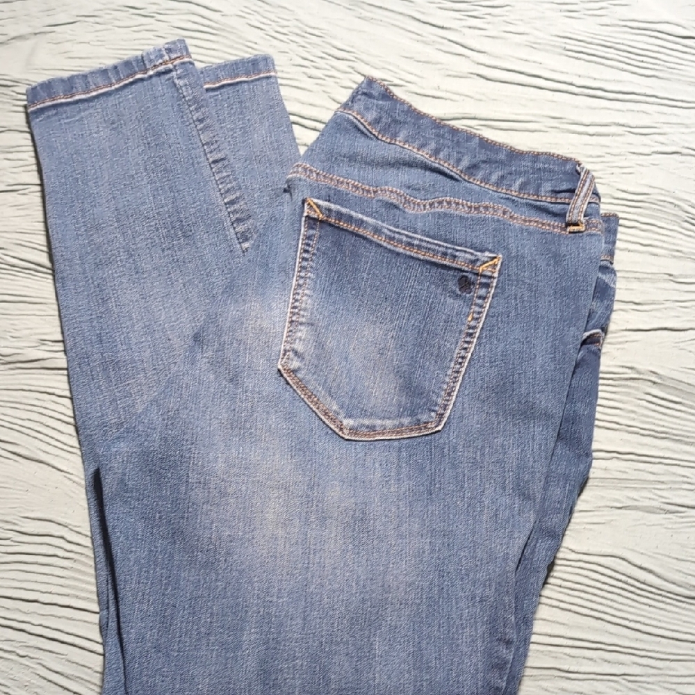 Jessica Simpson Blue Straight Leg Jeans with Classic Wash